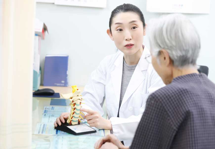 治療を始める前に明確な診断を行っているお医者さん